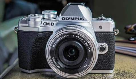 奥林巴斯还提供一个应用程序，可让您将兼容的OM-D相机变成网络摄像头