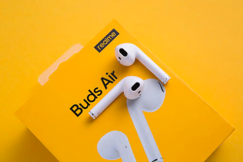 Realme为其物联网活动确认的最新产品是Buds Air Pro无线耳塞和Buds Wireless Pro耳机